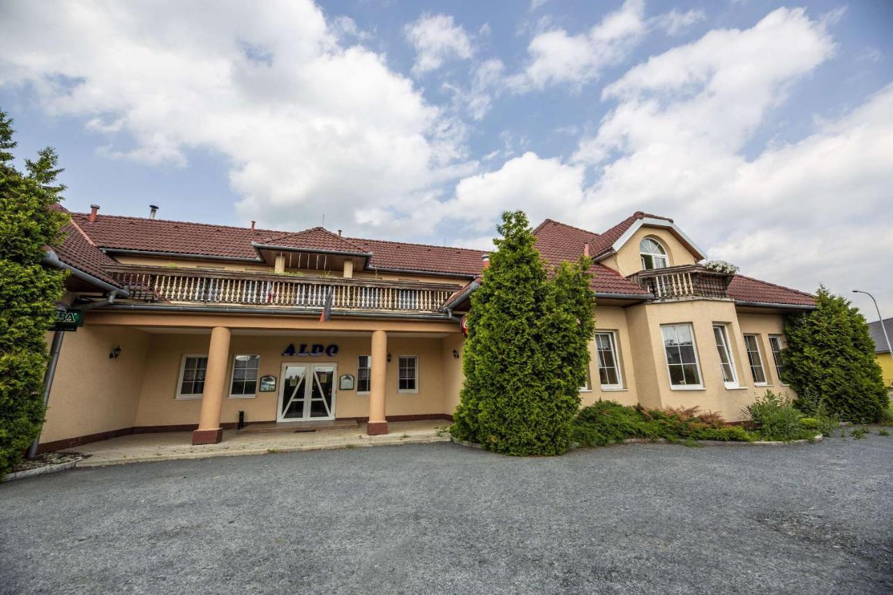 Hotel Aldo Uničov Eksteriør bilde