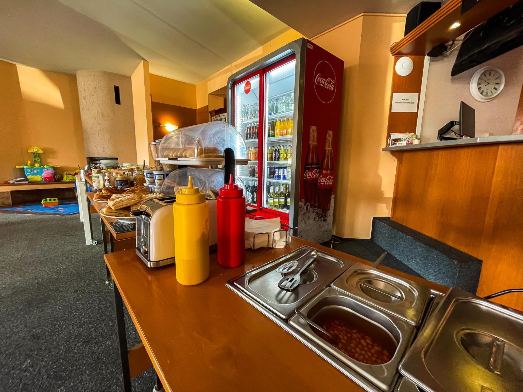 Hotel Aldo Uničov Eksteriør bilde